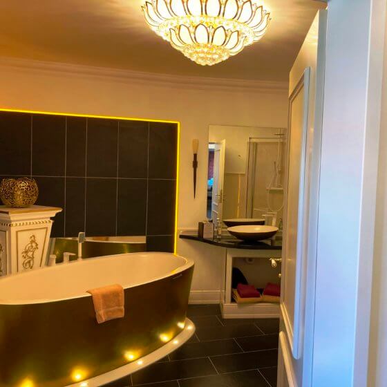 Rokoko Suite mit Goldener Badewanne